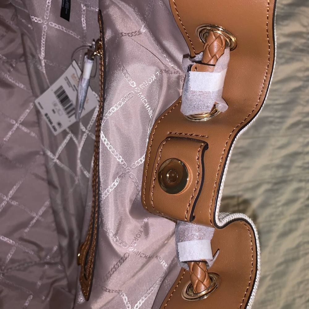 Michael Kors Montauk Large Tote - Picture 9 of 11